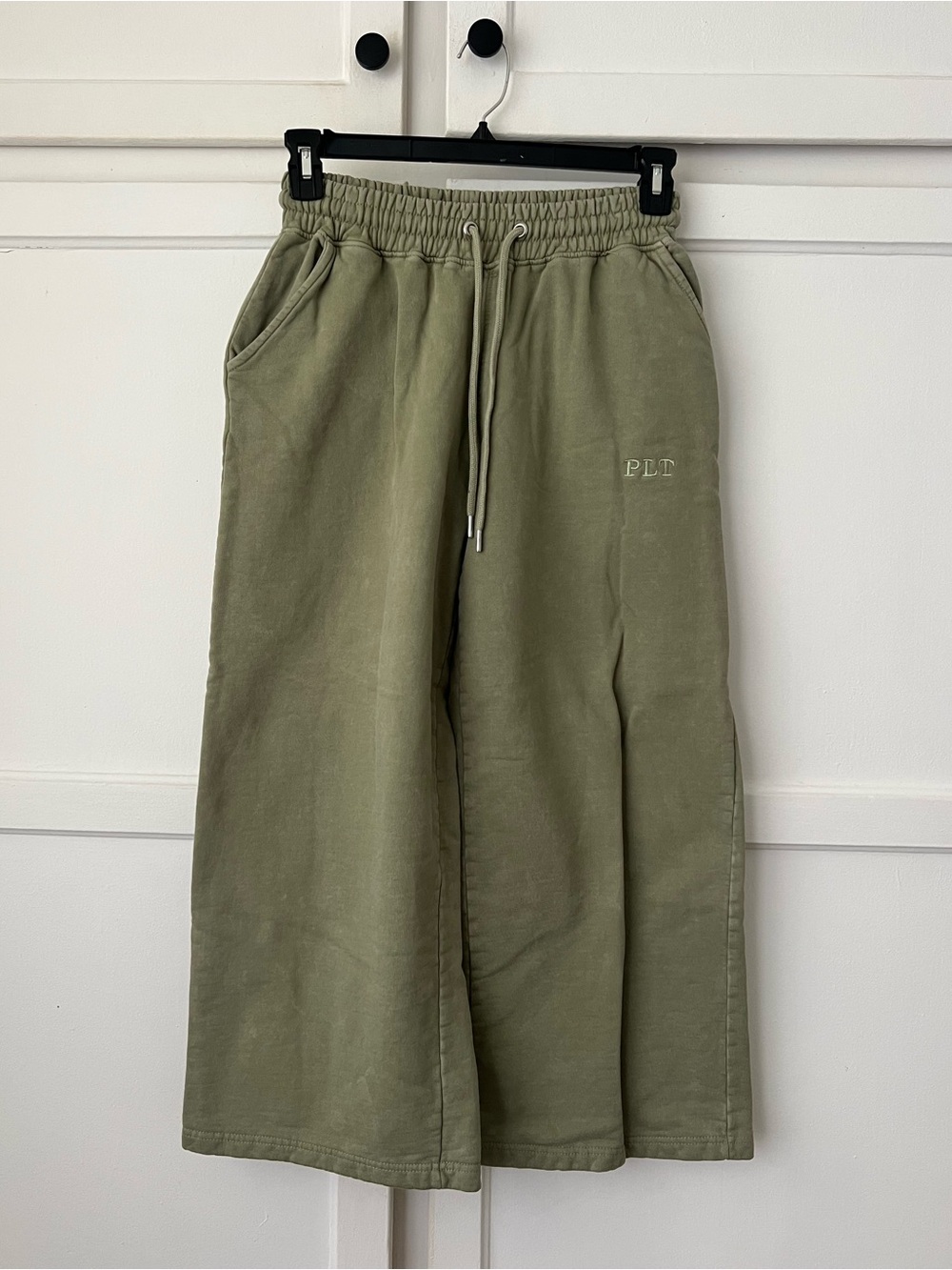 PrettyLittleThing Olive Green Wide-Leg women’s neautral Sweatpants